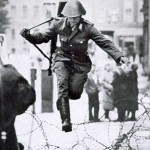 Hvězdná fotografie Berlínské zdi – Conrad Schumann dezertuje