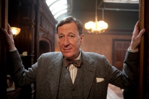 Geoffrey Rush jako Lionel Logoue (Zdroj: www.bontonfilm.cz)