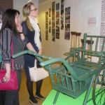 Návštěvníci muzea si mohou vyzkoušet, jaké to je usednout na invalidní vozík